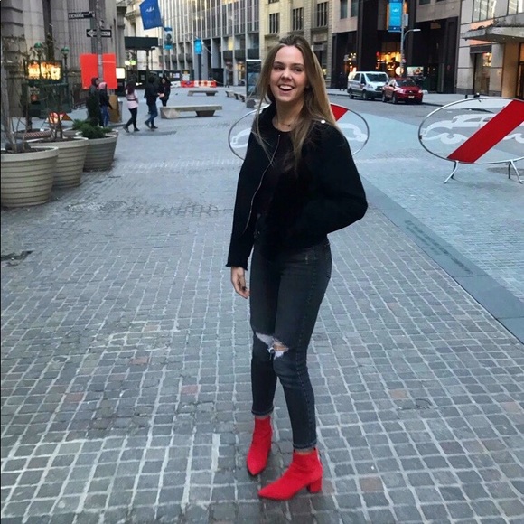 Meet your Posher, Kelly - Picture 1 of 3